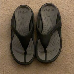Black Crocs flip flops woman’s 9